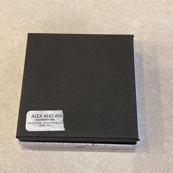 Harry Potter Alex and Ani bracelet in gold. - Picture 6 of 6